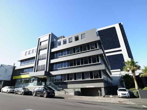 Full floor central Takapuna