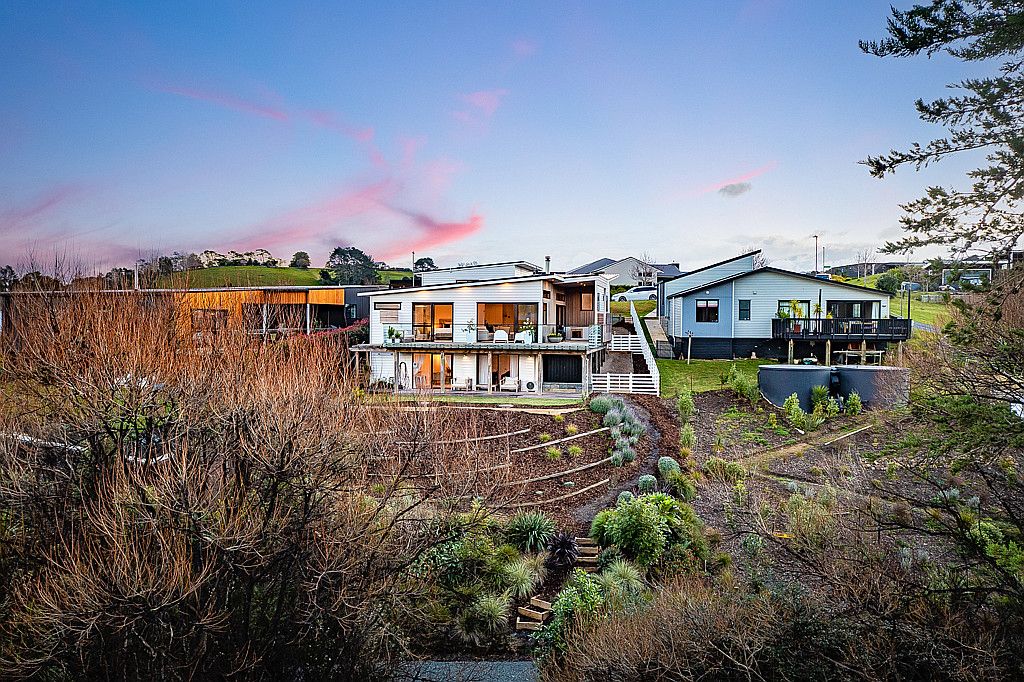 Property value 33 Laly Haddon Place, Matakana realestate.co.nz