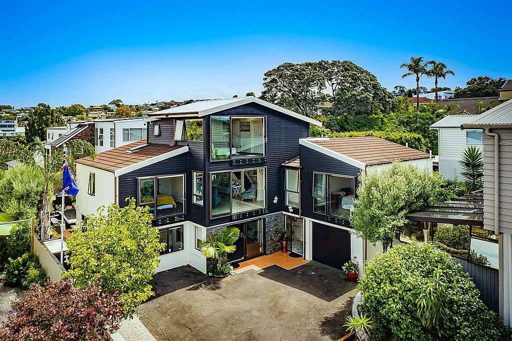 Property value 2/36 Seaview Road, Castor Bay realestate.co.nz