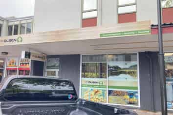 Great North Facing Retail Strip