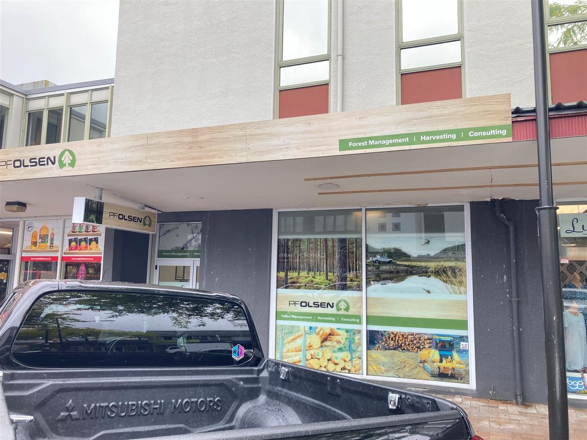 Great North Facing Retail Strip