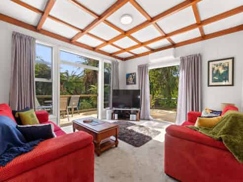 8 Lee Road, Hannahs Bay