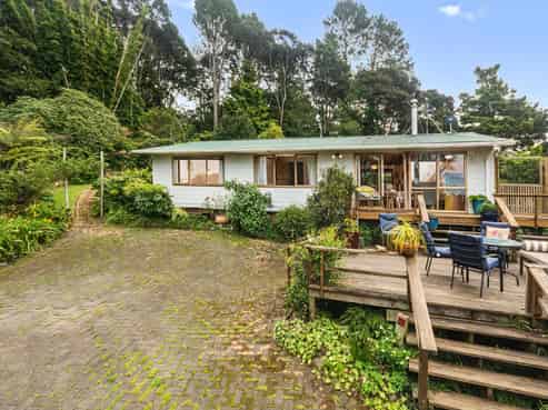 655 Huia Road, Parau