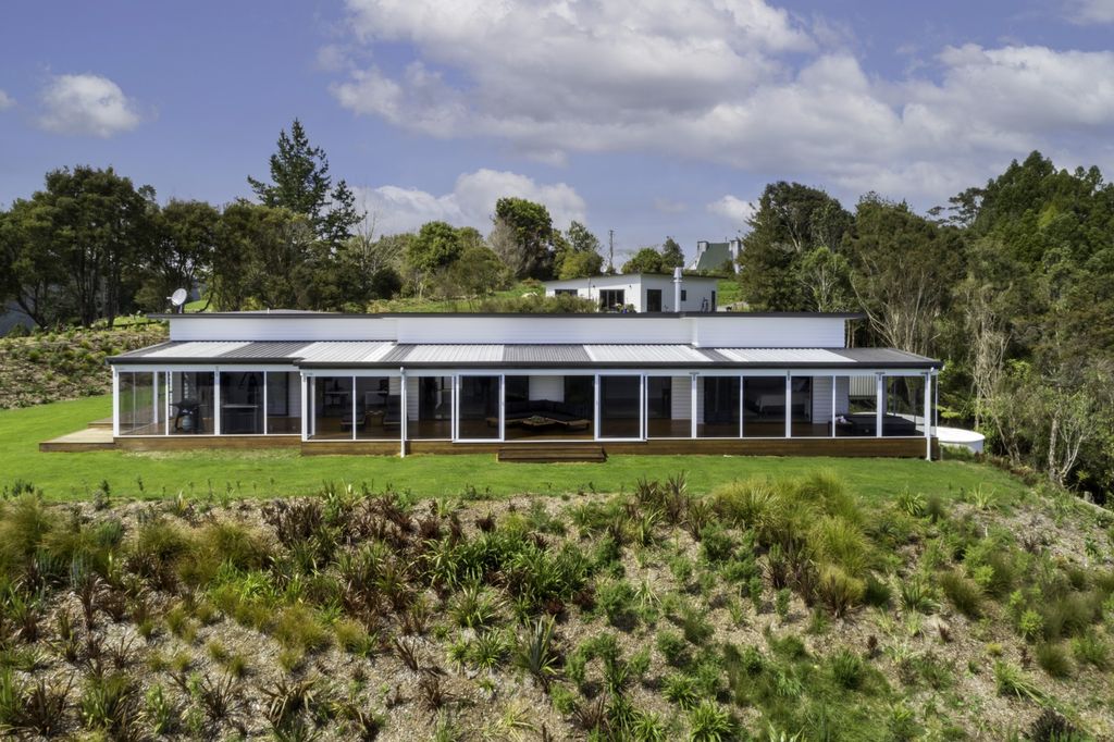 Property value 100 Highridge Road, Clevedon realestate.co.nz