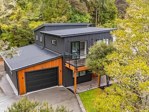 691 Huia Road, Parau