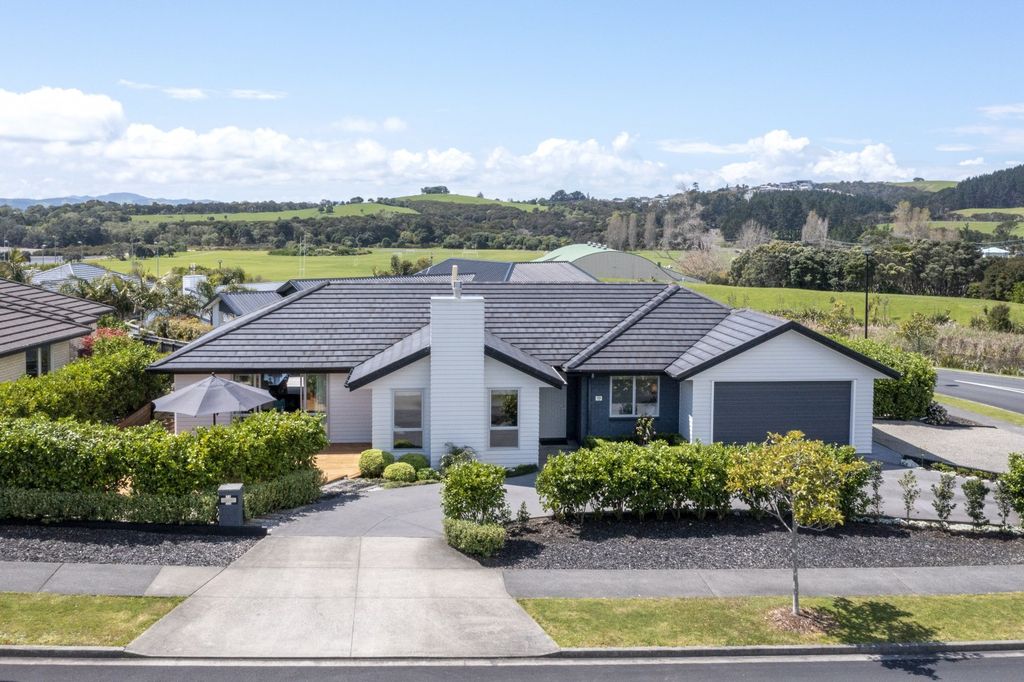 Property value 73 Liberty Crescent, Beachlands realestate.co.nz