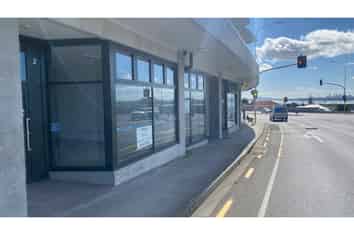 Te Atatu Retail, Road Front Retail 