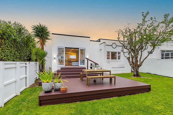 Property value - 10 Staveley Avenue, Mount Roskill - realestate.co.nz