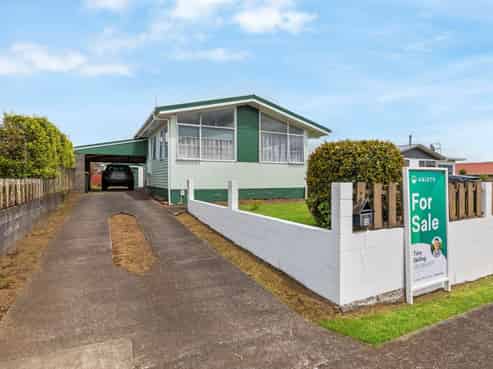 32 Clifton Drive, Waitara