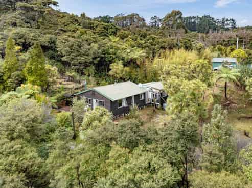 174 Lone Kauri Road, Karekare