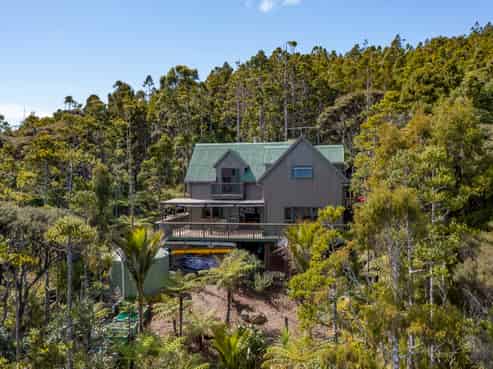 121 Lone Kauri Road, Karekare
