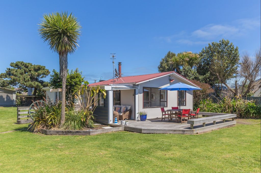 Property value 657 Waitarere Beach Road, Waitarere Beach realestate