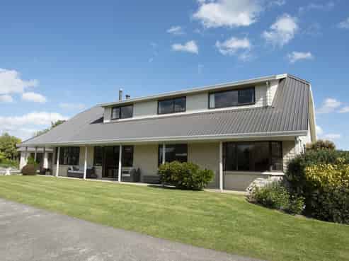 412 Lorne Dacre Road, Roslyn Bush