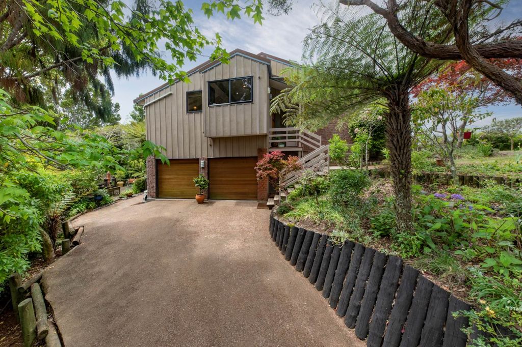 Property value 195 Carter Road, Oratia realestate.co.nz