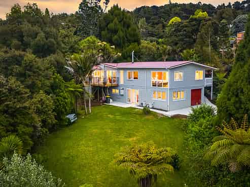 21 Rauhuia Crescent, Parau