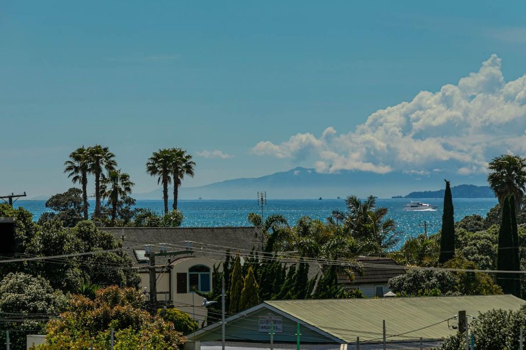 Property value 2/24 Penning Road, Castor Bay realestate.co.nz