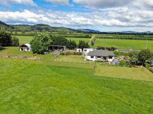 1275 Centre Road, Henley