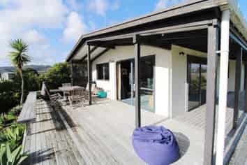 107 Sands Crescent, Matarangi