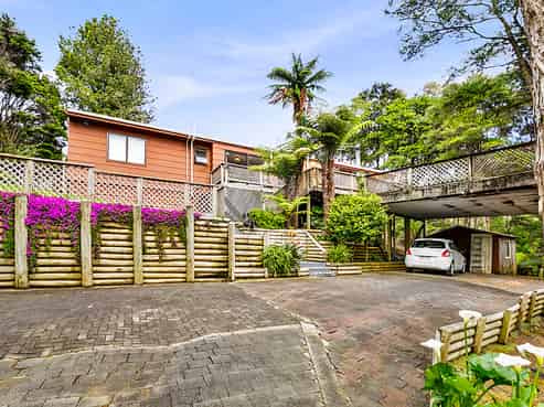 699 Huia Road, Parau