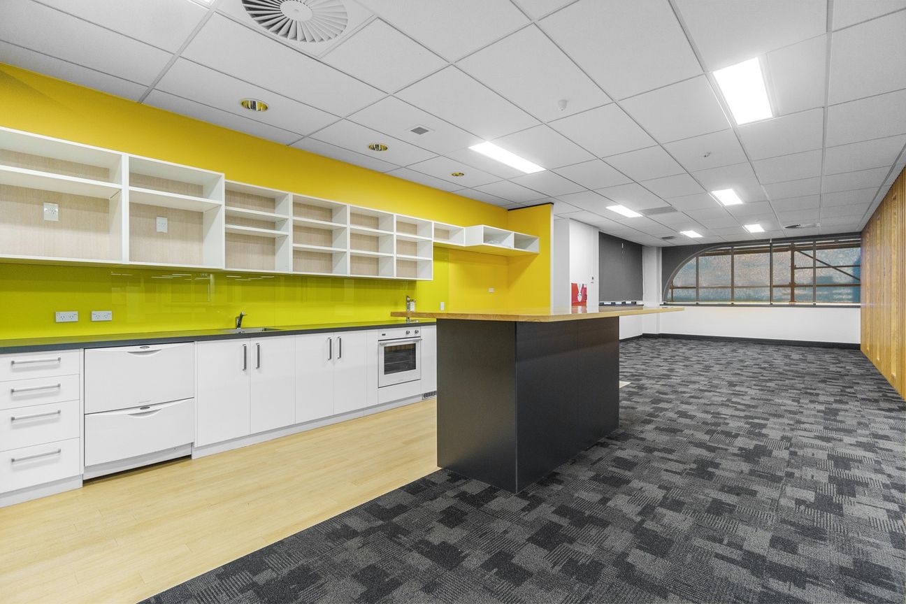 Well presented CBD office with a view - Vista 4