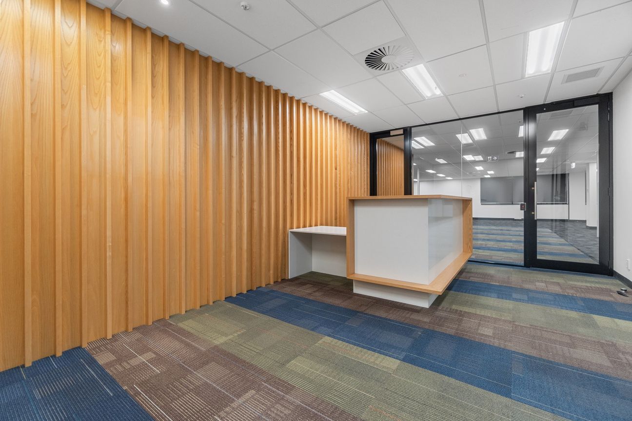 Well presented CBD office with a view - Vista 2
