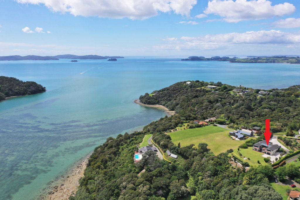 Property value 16 Kotare Place, Sandspit realestate.co.nz