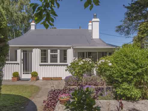 8 Charles Street, Waddington