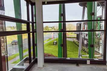 MODERN NEAR NEW OFFICE IN HUAPAI
