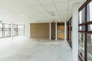 MODERN NEAR NEW OFFICE IN HUAPAI