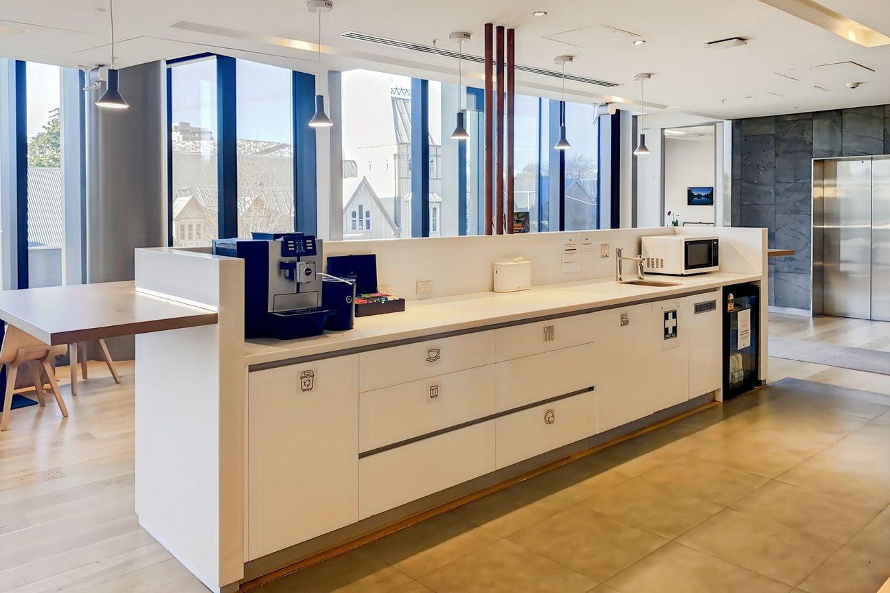 Find a dedicated desk in Regus Awly Building - Vista 6