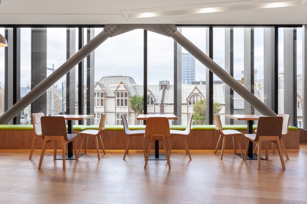 Find a dedicated desk in Regus Awly Building - Vista 4