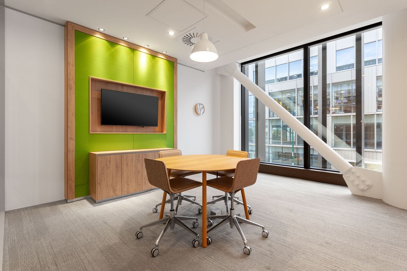 Find a dedicated desk in Regus Awly Building - Vista 5