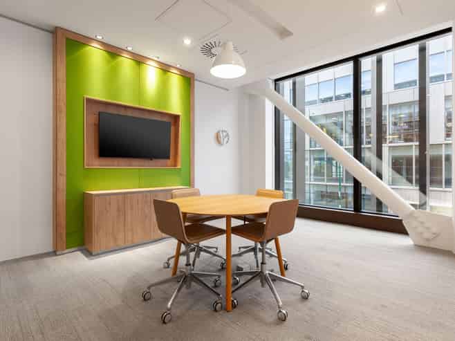 Find a dedicated desk in Regus Awly Building