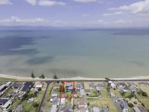 897 East Coast Road, Kaiaua