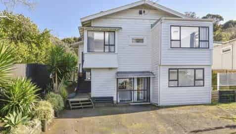 33 Mount Royal Avenue, Mount Albert