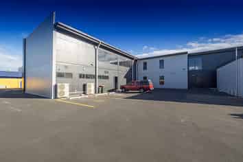 Popular location, Central CBD Ashburton.  