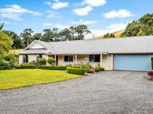 5D Janet Frame Way, Whitemans Valley