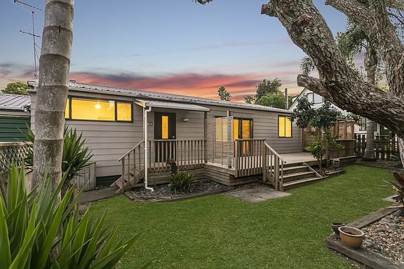 Property value - 84 Colwill Road, Massey - realestate.co.nz