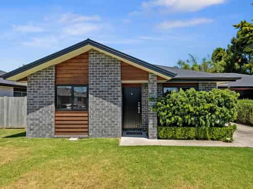 15/11 Errol Close, Burbush