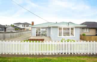 18 Karamu Street, Te Atatu Peninsula