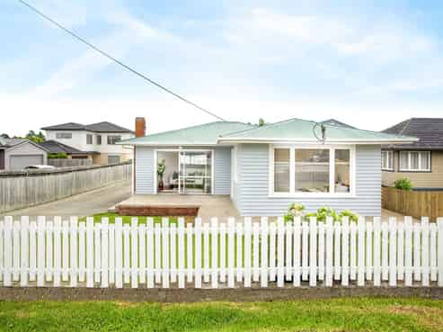 18 Karamu Street, Te Atatu Peninsula