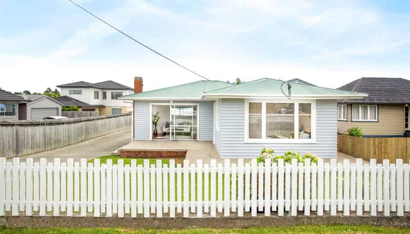 18 Karamu Street, Te Atatu Peninsula