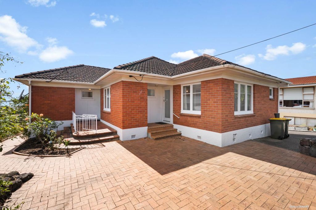 Property value 103 Sylvan Avenue, Northcote realestate.co.nz
