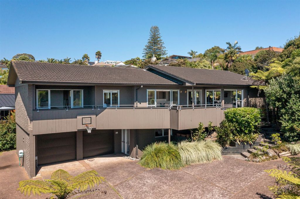 Property value 38 Braemar Road, Castor Bay realestate.co.nz