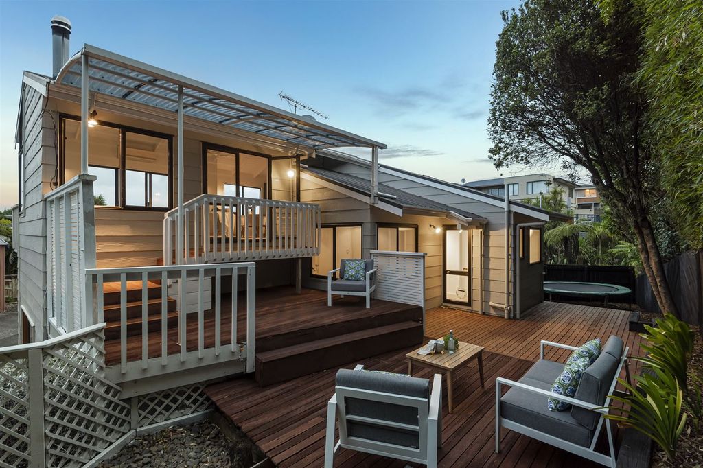 Property value 82B Parr Terrace, Castor Bay realestate.co.nz