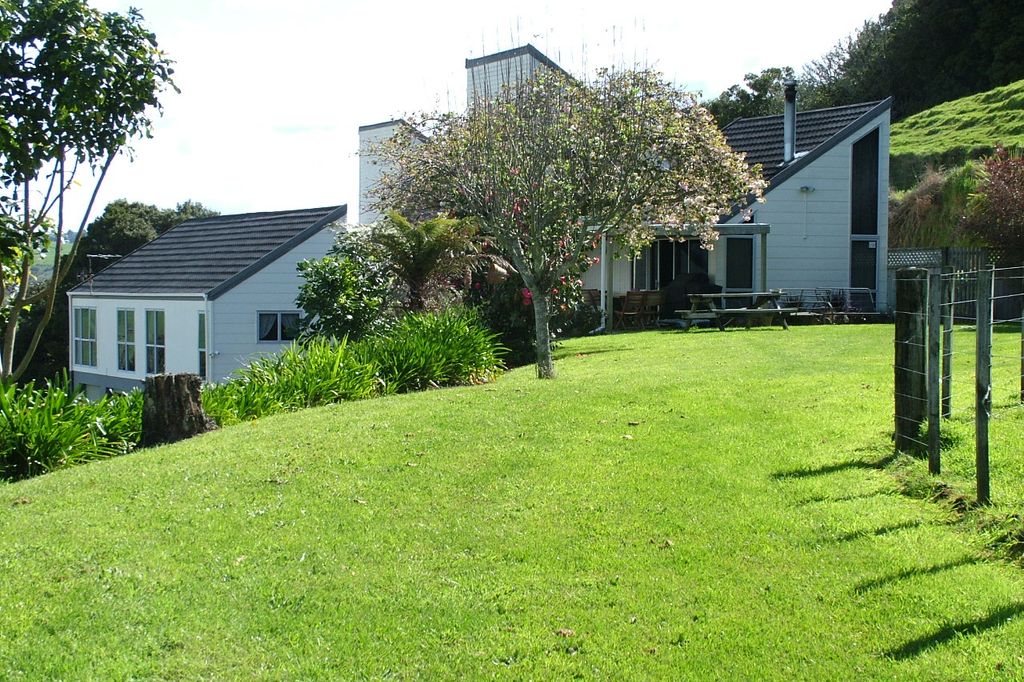 Magnificent Views & Lifestyle Opportunity 1