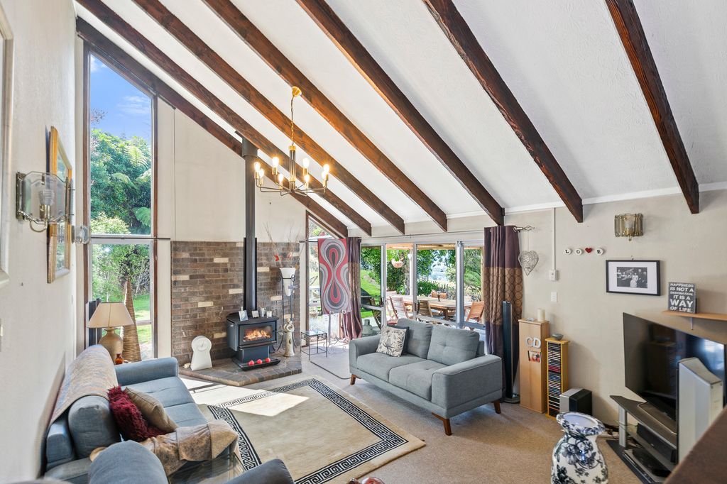 Magnificent Views & Lifestyle Opportunity 2