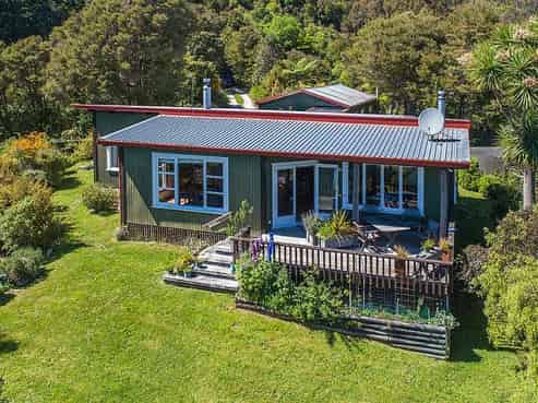 30 Rangihaeata Road, Rangihaeata