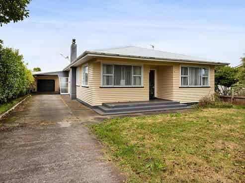 8 Egmont Street, Kaponga