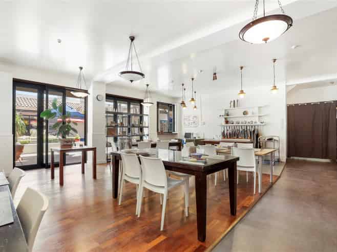 Vacant & Owner Says LEASE or SELL!